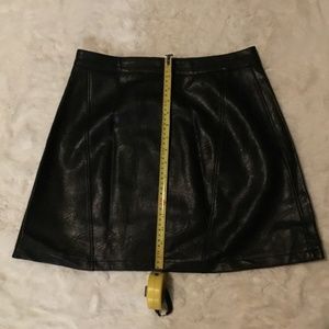 ZARA BASIC FAUX LEATHER SKIRT SZ :MEDIUM